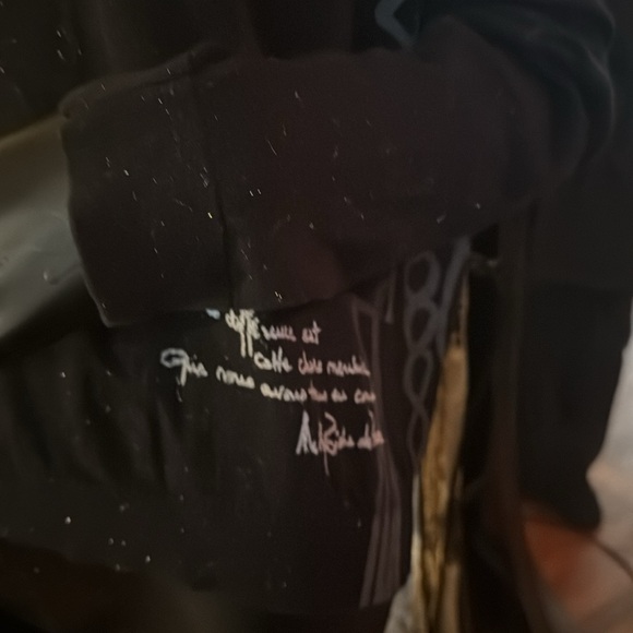 Black pullover sweater with French graffiti. - Picture 2 of 7